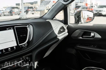 2025 Chrysler Pacifica Limited 121.6" WB - miniatura 39