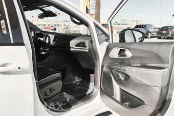 2025 Chrysler Pacifica Limited 121.6" WB - miniatura 9