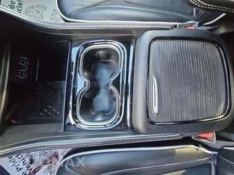 2025 Chrysler Pacifica Limited 121.6" WB - miniatura 24