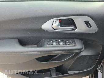 2025 Chrysler Pacifica Limited 121.6" WB - miniatura 9