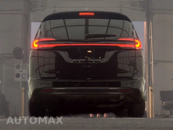 2025 Chrysler Pacifica Limited 121.6" WB - miniatura 7