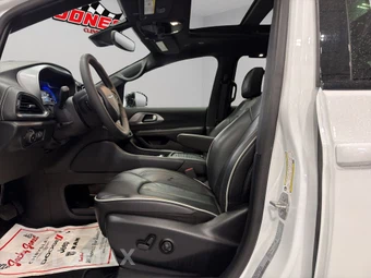 2025 Chrysler Pacifica Limited 121.6" WB - miniatura 3