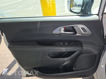 2025 Chrysler Pacifica Select 121.6" WB - miniatura 9