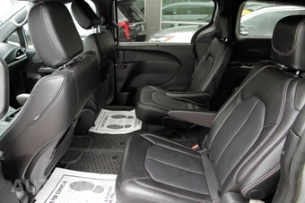 2025 Chrysler Pacifica Select 121.6" WB - miniatura 13