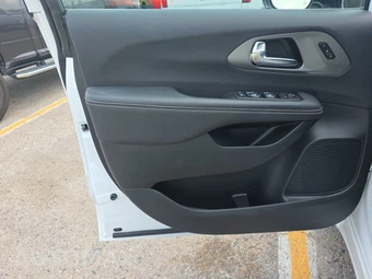 2025 Chrysler Pacifica Select 121.6" WB - miniatura 15