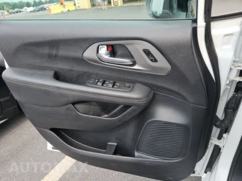 2025 Chrysler Pacifica Select 121.6" WB - miniatura 9