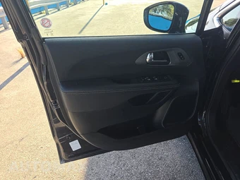 2025 Chrysler Pacifica Select 121.6" WB - miniatura 9