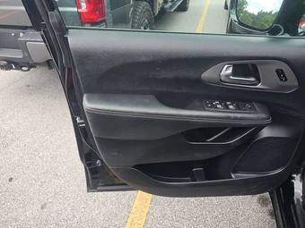 2025 Chrysler Pacifica Select 121.6" WB - miniatura 9
