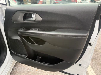 2025 Chrysler Pacifica Select 121.6" WB - miniatura 15