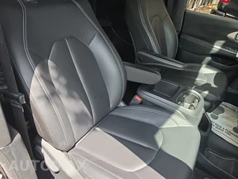 2025 Chrysler Pacifica Select 121.6" WB - miniatura 17