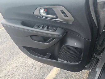 2025 Chrysler Pacifica Select 121.6" WB - miniatura 9