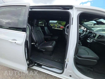 2025 Chrysler Pacifica Select 121.6" WB - miniatura 17