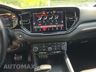 2025 Dodge Durango R/T – miniatura 10