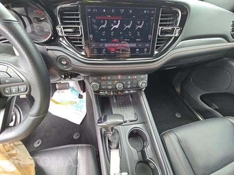 2025 Dodge Durango R/T – miniatura 10