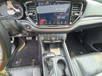 2025 Dodge Durango R/T Premium – miniatura 10