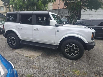 2025 Ford Bronco Outer Banks - miniatura 4
