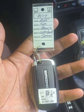 2025 Ford Bronco Outer Banks - miniatura 8