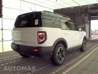 2025 Ford Bronco Sport Outer Banks - miniatura 4