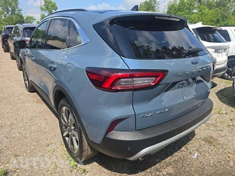 2025 Ford Escape Platinum - miniatura 2