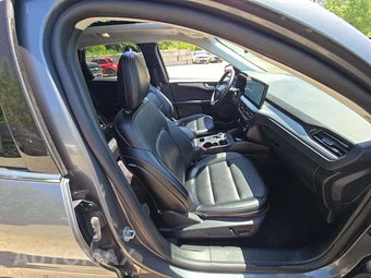 2025 Ford Escape Platinum - miniatura 15