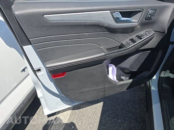 2025 Ford Escape Platinum – miniatura 9