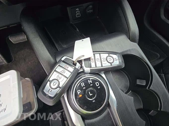 2025 Ford Escape Platinum - miniatura 8
