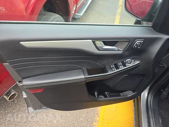 2025 Ford Escape Platinum – miniatura 9