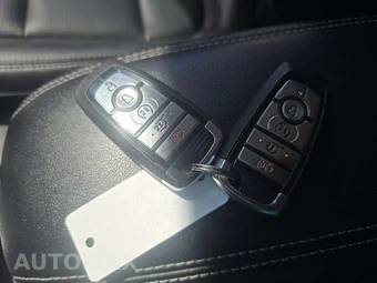 2025 Ford Escape Platinum - miniatura 8