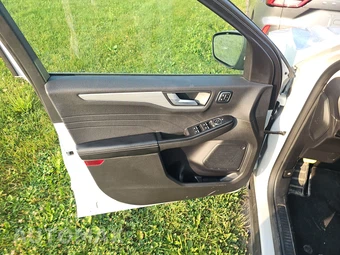 2025 Ford Escape Platinum - miniatura 9