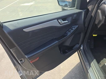 2025 Ford Escape Platinum – miniatura 9
