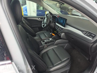 2025 Ford Escape Platinum - miniatura 14