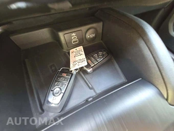 2025 Ford Escape Platinum - miniatura 8