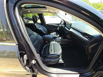 2025 Ford Escape Platinum - miniatura 15