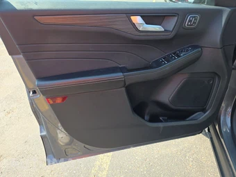 2025 Ford Escape Platinum - miniatura 15