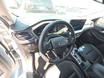 2025 Ford Escape Platinum - miniatura 17