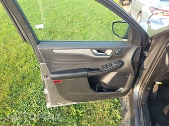 2025 Ford Escape Platinum - miniatura 9