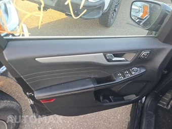 2025 Ford Escape Platinum - miniatura 9