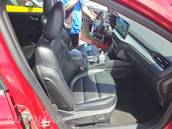2025 Ford Escape Platinum - miniatura 14