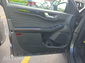 2025 Ford Escape ST-Line - miniatura 15