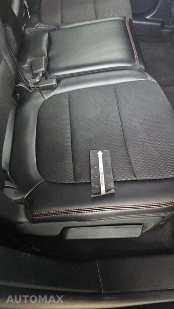 2025 Ford Escape ST-Line – miniatura 33