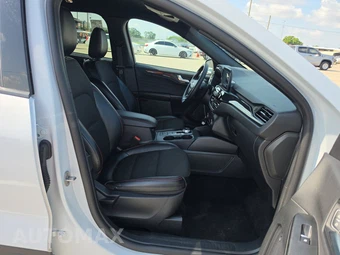 2025 Ford Escape ST-Line - miniatura 8