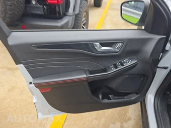 2025 Ford Escape ST-Line - miniatura 15