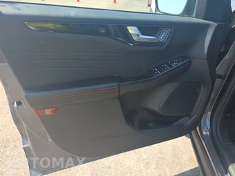 2025 Ford Escape ST-Line - miniatura 9