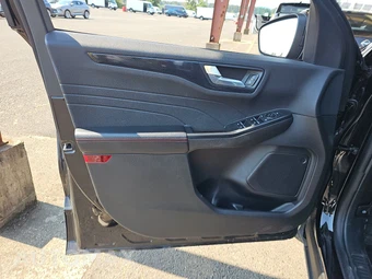 2025 Ford Escape ST-Line - miniatura 9