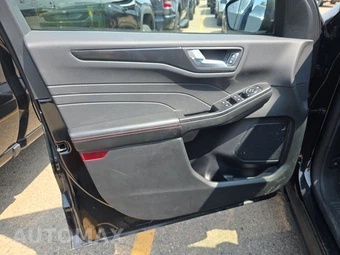 2025 Ford Escape ST-Line - miniatura 9