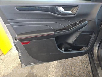 2025 Ford Escape ST-Line - miniatura 9