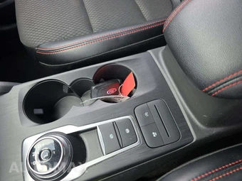 2025 Ford Escape ST-Line - miniatura 8