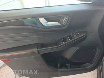 2025 Ford Escape ST-Line - miniatura 9