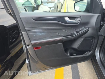 2025 Ford Escape ST-Line – miniatura 15
