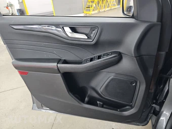 2025 Ford Escape ST-Line - miniatura 15